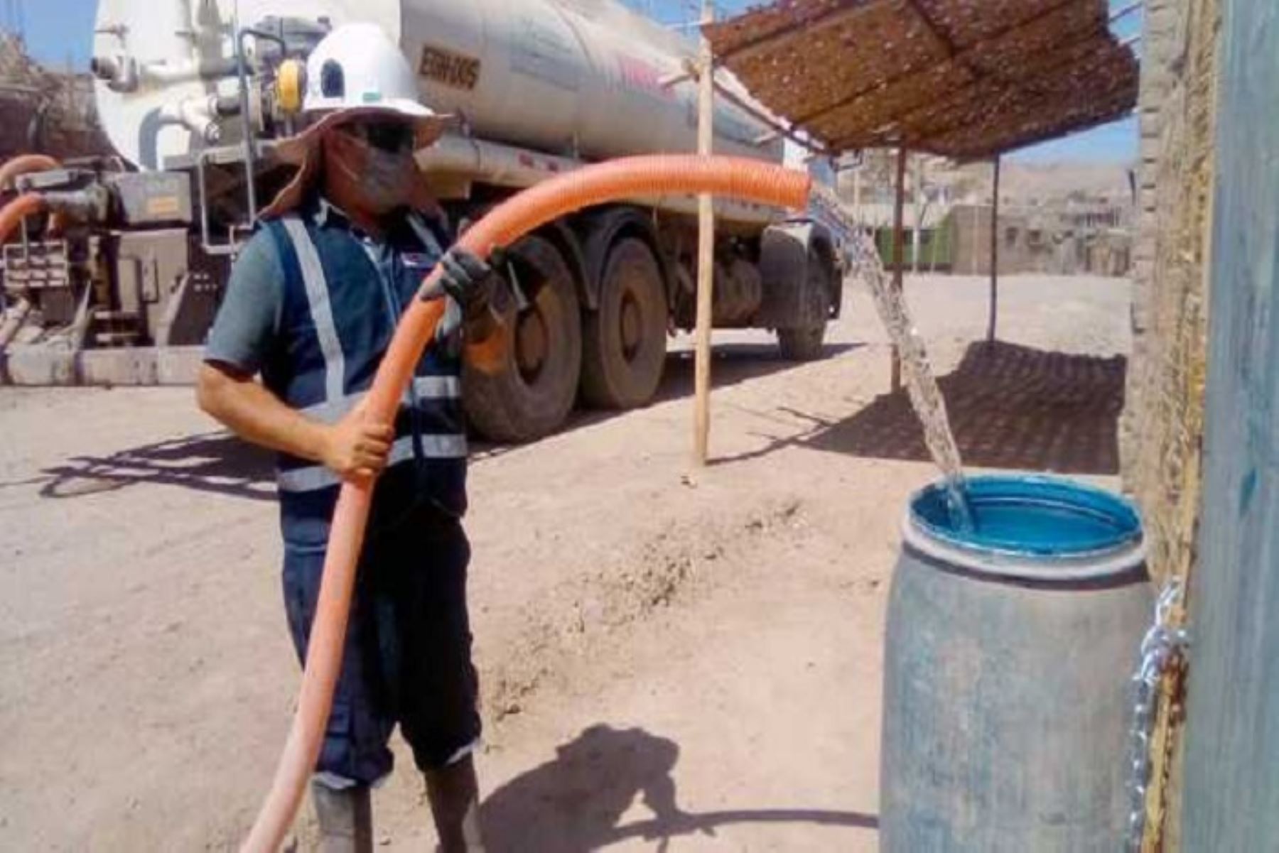 Ica: Sector Vivienda continuará repartiendo agua potable en centros poblados de Llipata