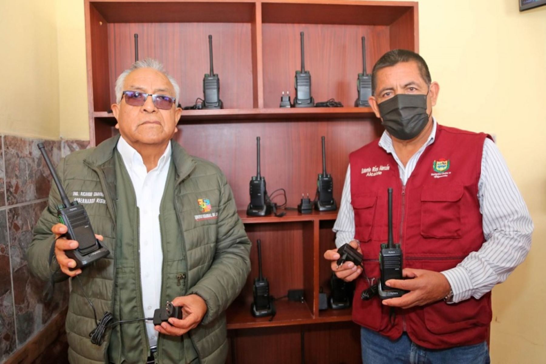 El gobernador regional de Lima provincias, Ricardo Chavarría Oria, entregó culminado el proyecto de "Mejoramiento del sistema de telecomunicaciones” en el distrito de Végueta, provincia de Huaura.
