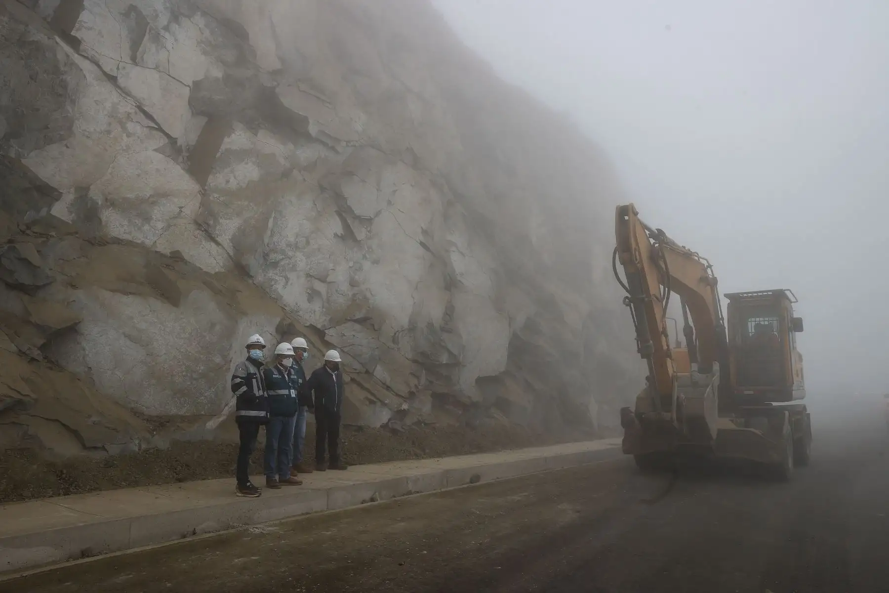 La obra se encuentra a más del 80% de ejecución y actualmente se vienen desarrollando trabajos de trazo y replanteo, demolición de estructuras de concreto, corte y compactación del terreno, así como asfaltado.
Foto: ANDINA/Andrés Valle