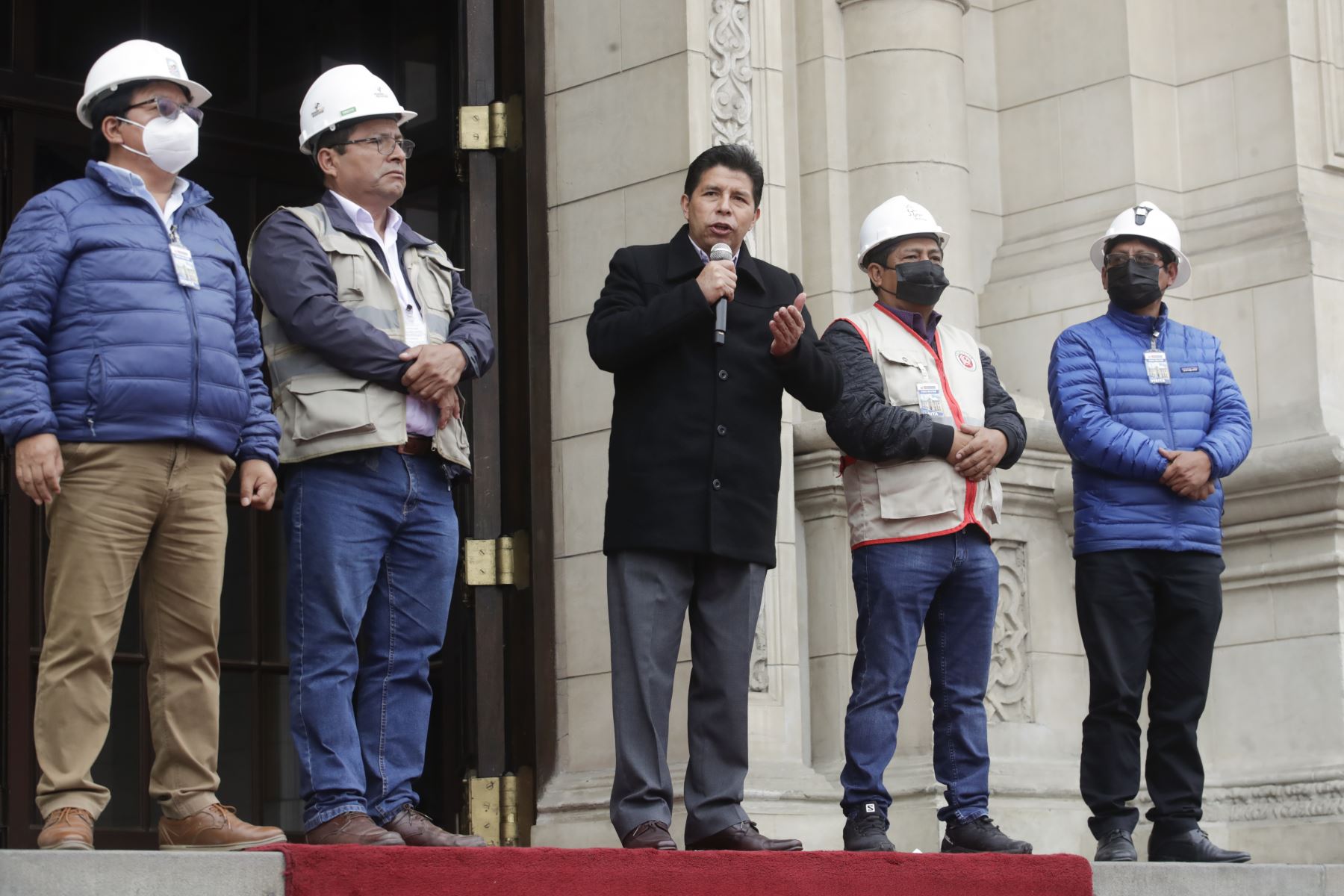 Presidente de la República, Pedro Castillo, sostiene encuentro con los representantes y trabajadores de la Confederación Nacional de Pequeña Minería y Minería Artesanal del Perú.
Foto: ANDINA/Presidencia Perú