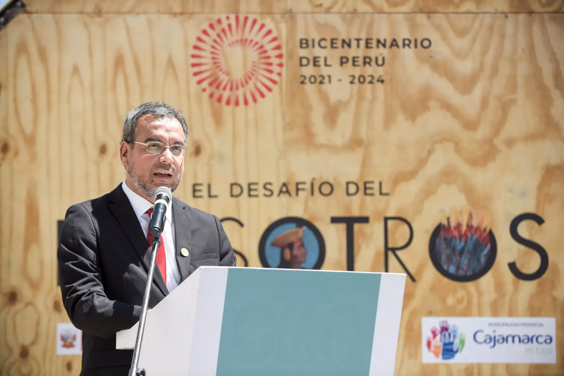 Inauguración de la exposición itinerante “El Desafío del Nosotros” del Proyecto Especial Bicentenario en Cajamarca. Participó de la ceremonia el Director Ejecutivo del Proyecto Especial Bicentenario, Hildebrando Castro Pozo Chávez y autoridades del gobierno local.
Foto: Bicentenario Perú 2021
