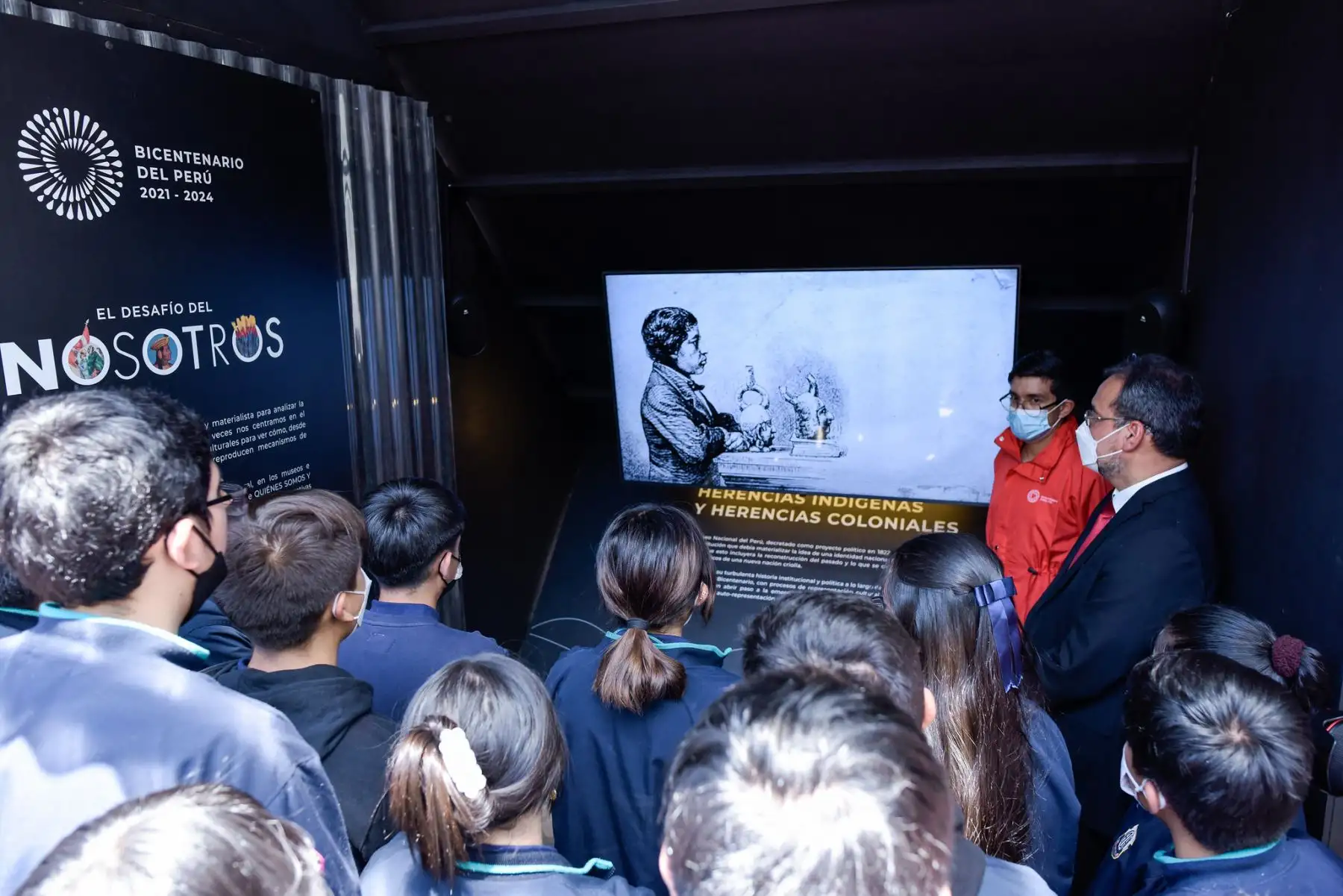 Inauguración de la exposición itinerante “El Desafío del Nosotros” del Proyecto Especial Bicentenario en Cajamarca. Participó de la ceremonia el Director Ejecutivo del Proyecto Especial Bicentenario, Hildebrando Castro Pozo Chávez y autoridades del gobierno local.
Foto: Bicentenario Perú 2021