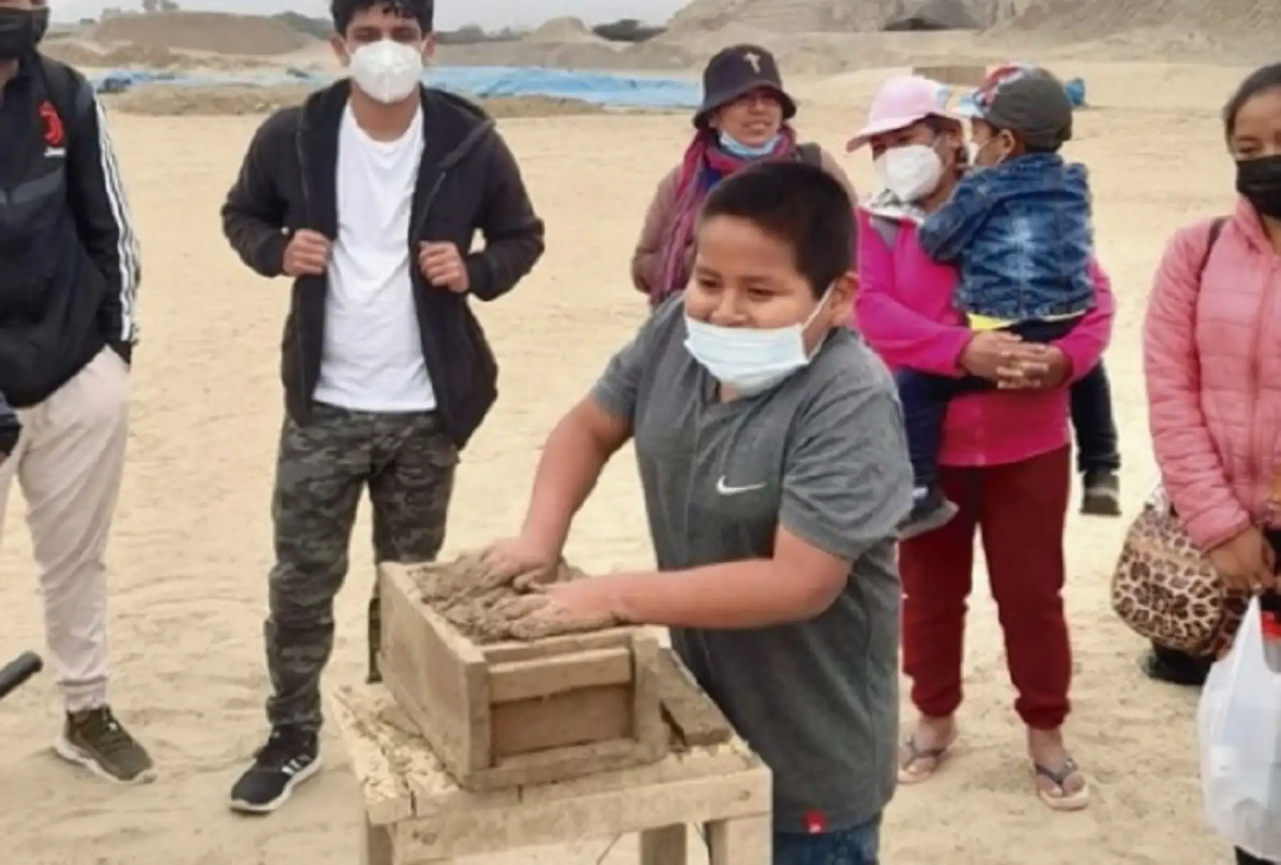 El Ministerio de Cultura, a través del Proyecto Especial Complejo Arqueológico Chan Chan, en coordinación con la Dirección de Participación Ciudadana de la Dirección General de Defensa del Patrimonio, desarrolló actividades de sensibilización para valorar el esfuerzo desplegado por nuestros antepasados, como es el caso de la civilización Chimú, en la construcción de la ciudad de Chan Chan.