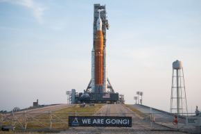 En los próximos días, los ingenieros y técnicos configurarán los sistemas en la plataforma para el lanzamiento de la misión histórica. Foto: NASA