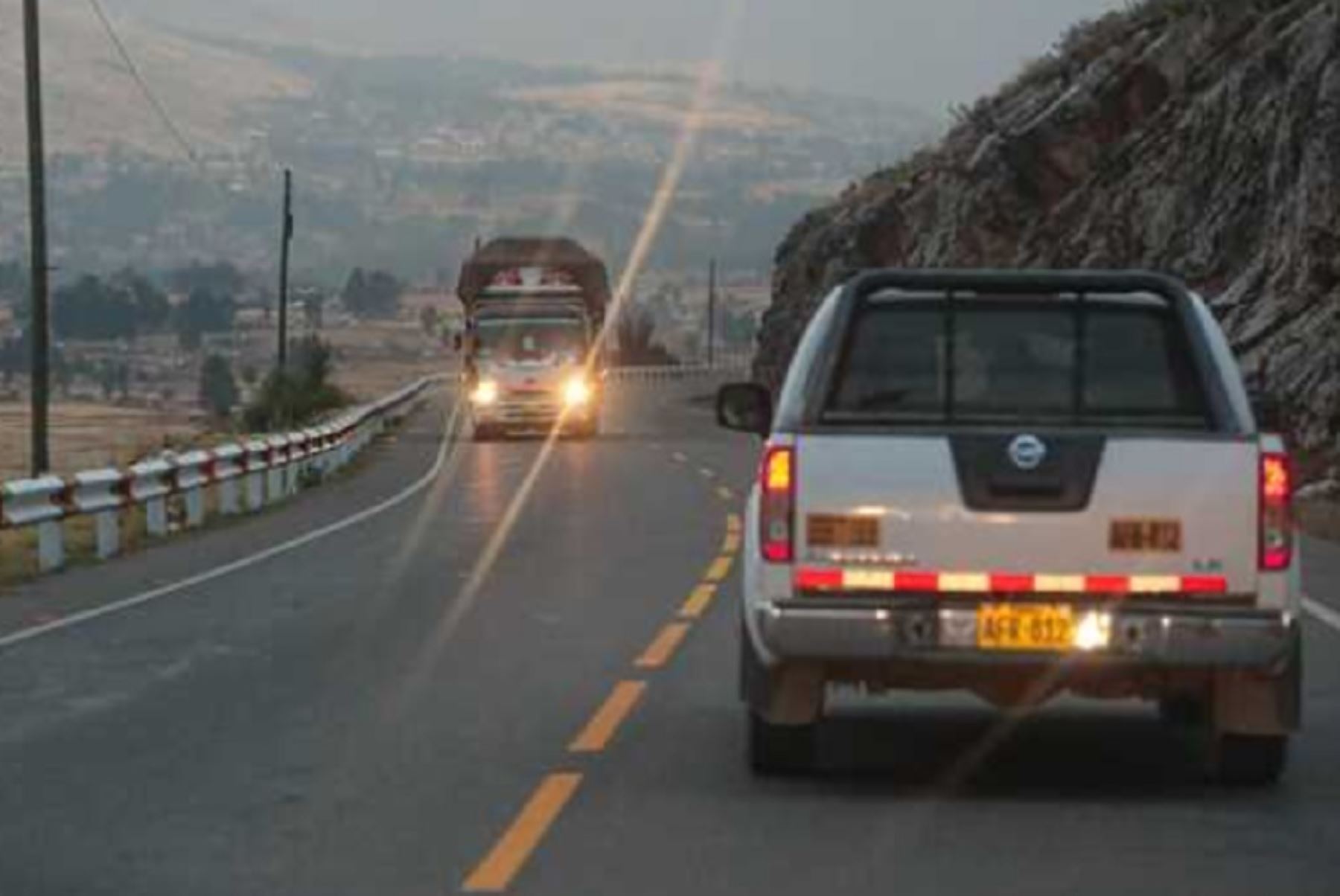 El uso correcto y mantenimiento oportuno de las luces de tu vehículo son claves para tu seguridad durante tu viaje en carretera.
