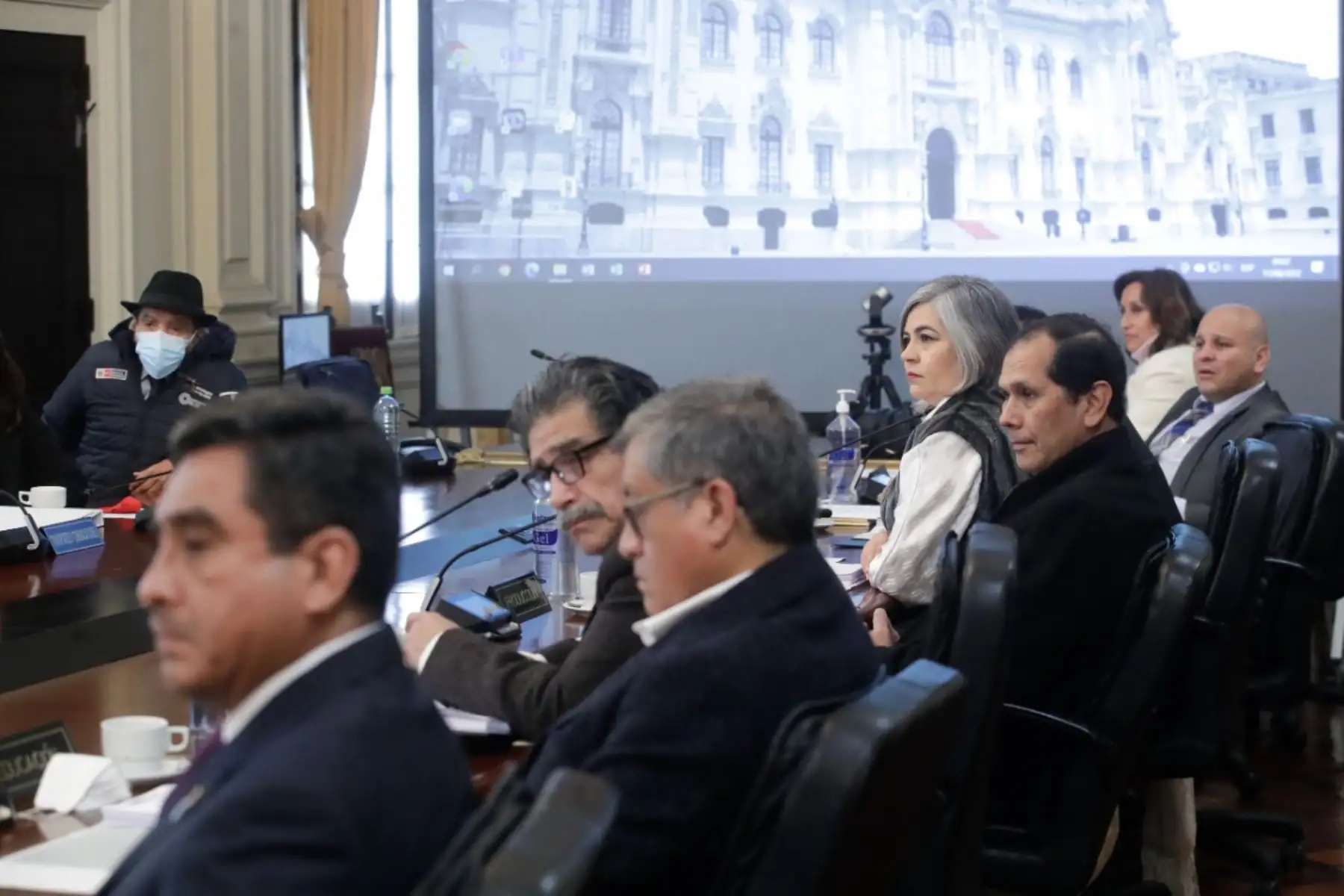 El presidente Pedro Castillo, lidera sesión del Consejo de Ministros, donde se evalúan y debaten temas a favor del país: compra de vacunas para viruela del mono, avances de vacunación COVID-19, políticas de inclusión para poblaciones con discapacidad severa, entre otros. Foto: ANDINA/ Prensa Presidencia