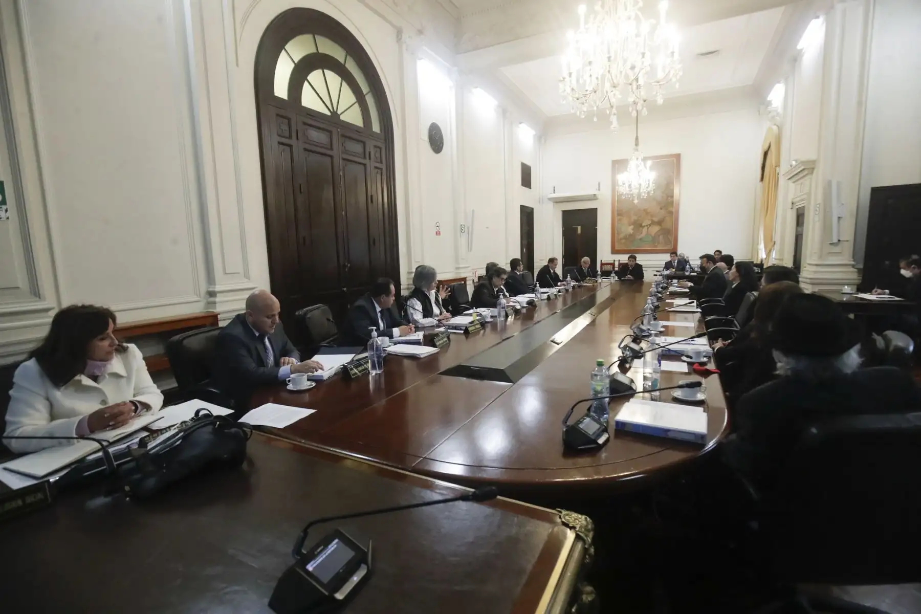 El presidente Pedro Castillo, lidera sesión del Consejo de Ministros, donde se evalúan y debaten temas a favor del país: compra de vacunas para viruela del mono, avances de vacunación COVID-19, políticas de inclusión para poblaciones con discapacidad severa, entre otros. Foto: ANDINA/ Prensa Presidencia