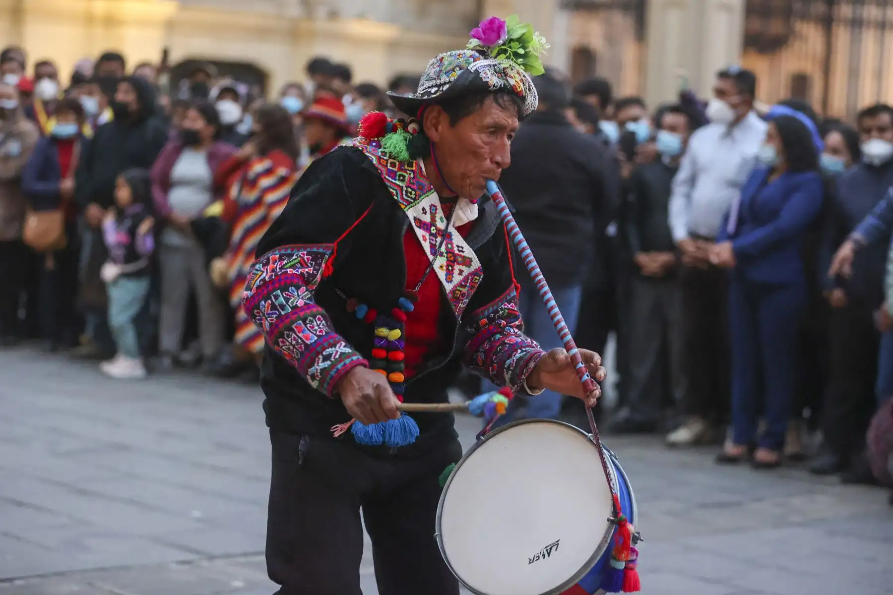 El presidente de la República, Pedro Castillo, se reunió esta tarde con dirigentes de centros poblados de Ayacucho, Apurímac, Huancavelica y Cajamarca, en el Patio de Honor de Palacio de Gobierno. Foto: ANDINA/Prensa Presidencia