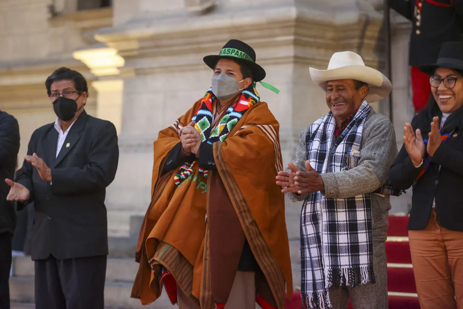 El presidente de la República, Pedro Castillo, se reunió esta tarde con dirigentes de centros poblados de Ayacucho, Apurímac, Huancavelica y Cajamarca, en el Patio de Honor de Palacio de Gobierno. Foto: ANDINA/Prensa Presidencia