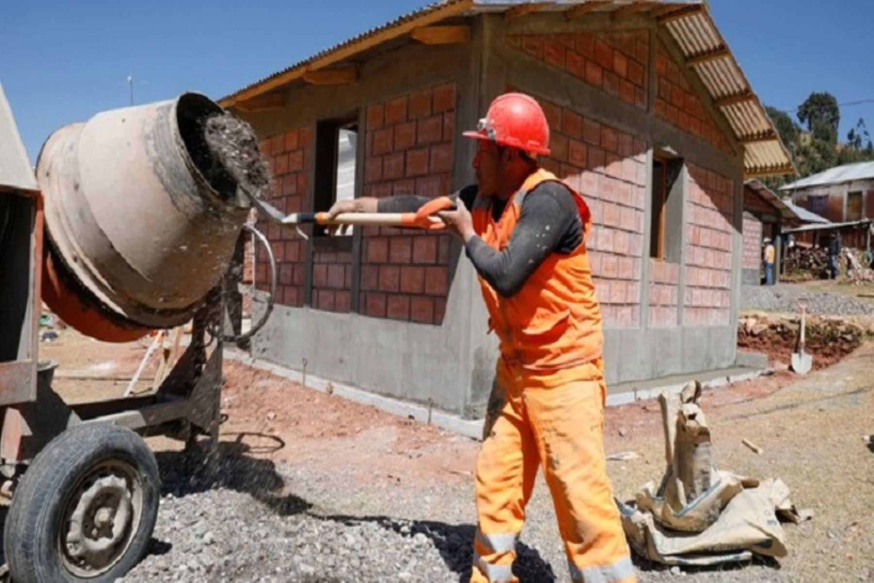 Huancayo:reinician construcción de viviendas Sumaq Wasi para familias de centros poblados
