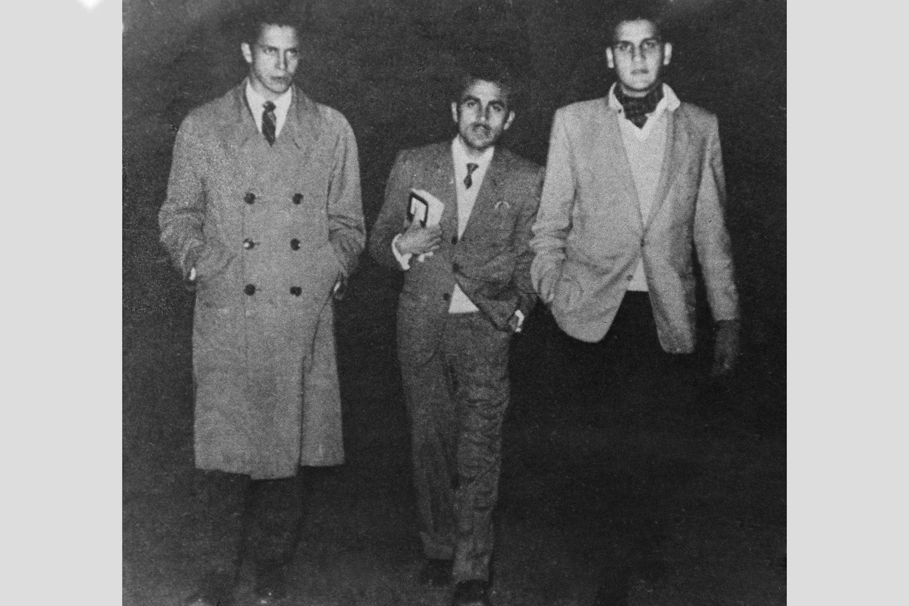 Paris, Francia - sin fecha /  Poetas César Calvo, Arturo Corcuera y Javier Heraud. Foto: Archivo Familiar