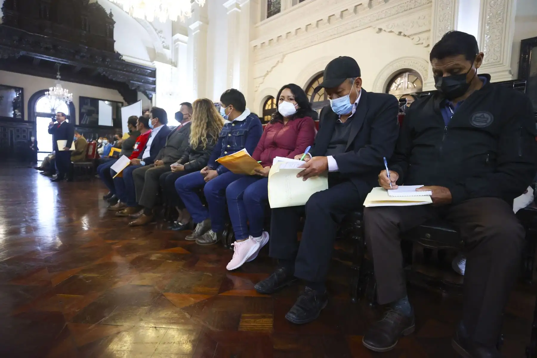 El presidente Pedro Castillo sostiene una reunión de trabajo con autoridades provinciales y distritales de la región Huánuco. Foto: ANDINA/Prensa Presidencia