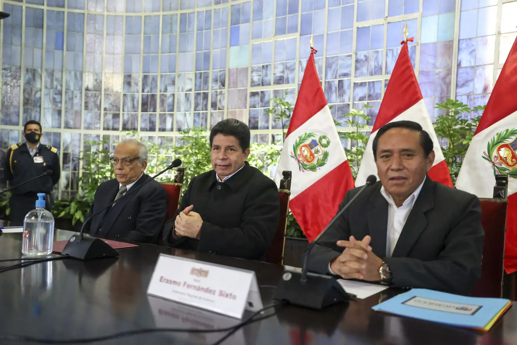 El presidente Pedro Castillo sostiene una reunión de trabajo con autoridades provinciales y distritales de la región Huánuco. Foto: ANDINA/Prensa Presidencia