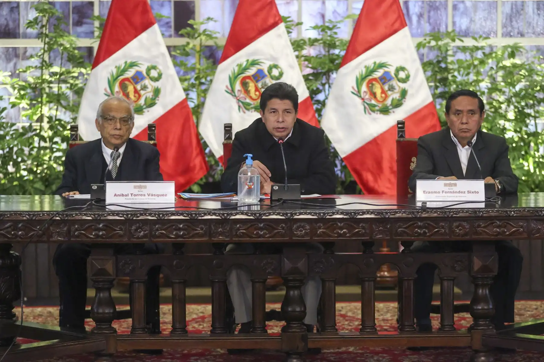 El presidente Pedro Castillo sostiene una reunión de trabajo con autoridades provinciales y distritales de la región Huánuco. Foto: ANDINA/Prensa Presidencia