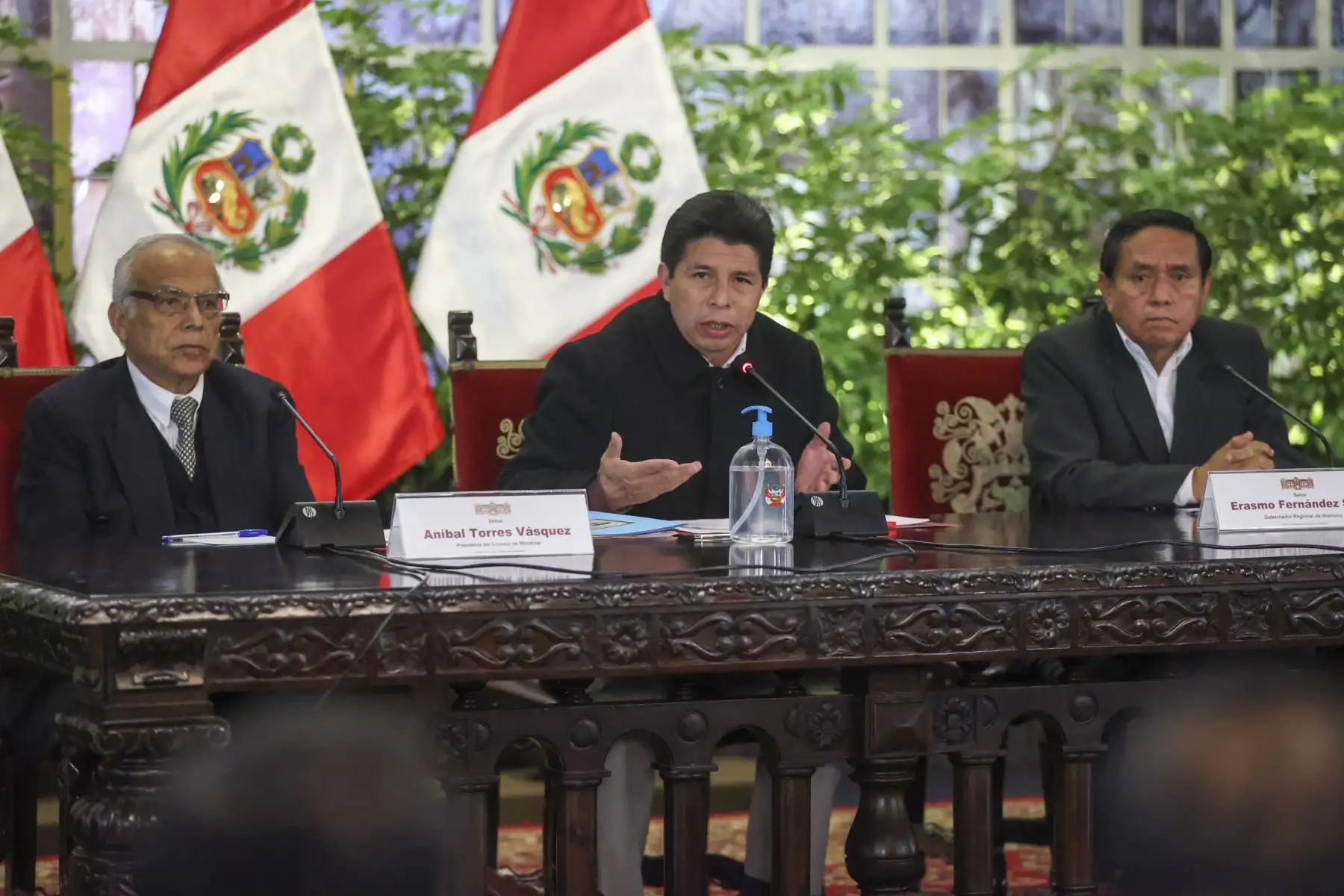 El presidente Pedro Castillo sostiene una reunión de trabajo con autoridades provinciales y distritales de la región Huánuco. Foto: ANDINA/Prensa Presidencia