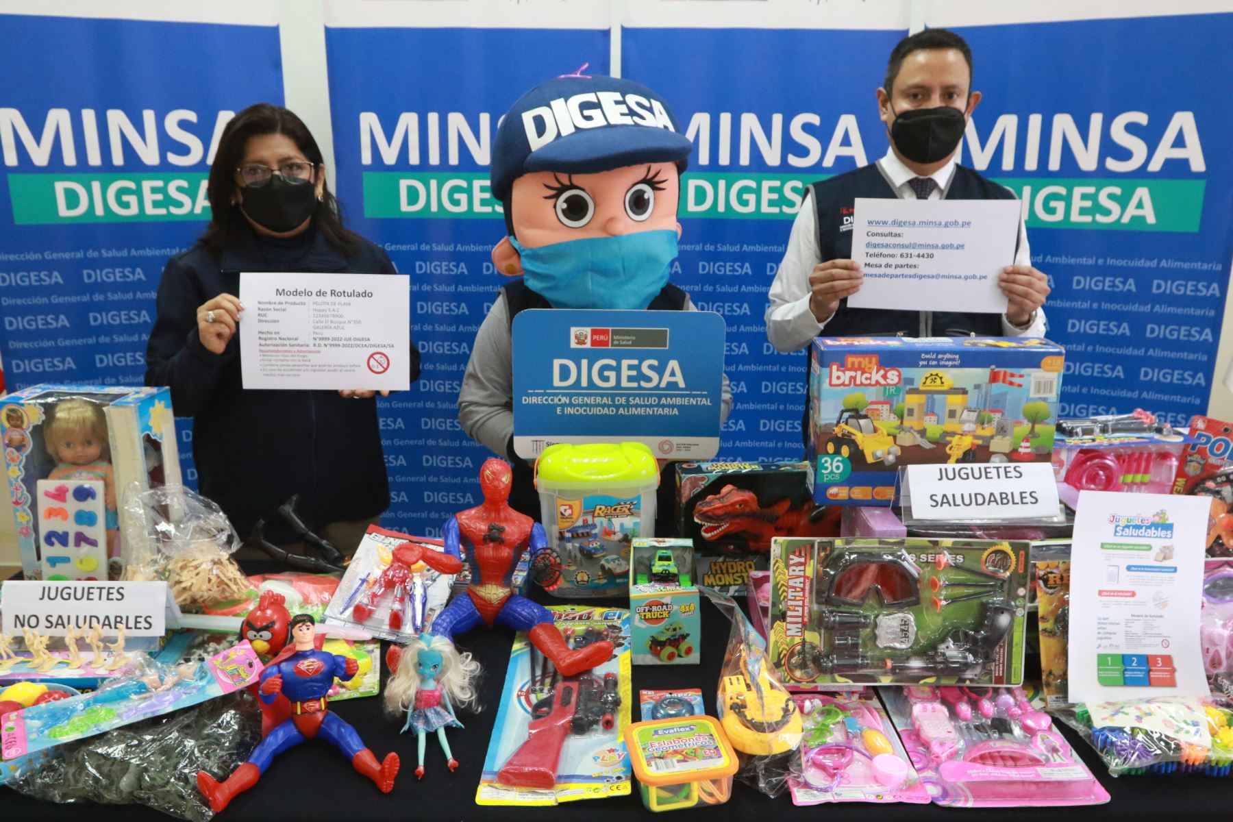 Minsa realiza mesa demostrativa para la compra segura de juguetes por el Día del Niño. Foto : ANDINA/Héctor Vinces