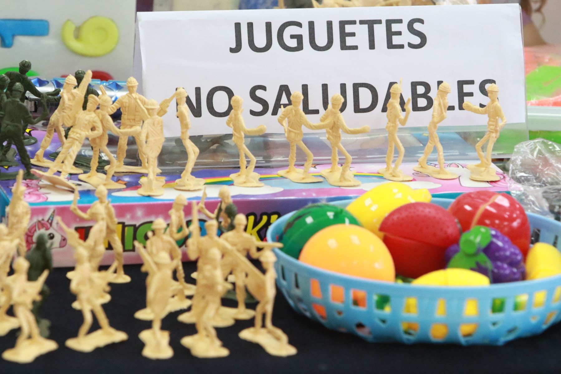 Minsa realiza mesa demostrativa para la compra segura de juguetes por el Día del Niño. Foto : ANDINA/Héctor Vinces