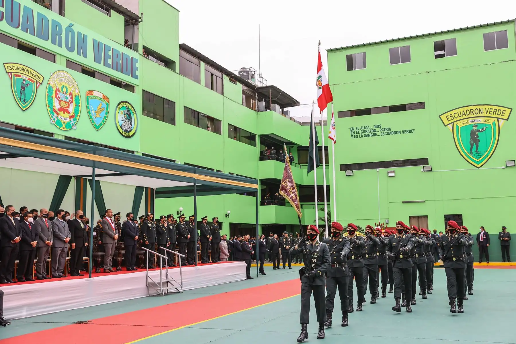 Con la presencia del Ministro del Interior, Willy Huerta Olivas y el Comandante General PNP, General de Policía, Luis Vera Llerena, la Policía Nacional del Perú, a través de la Región Policial Lima llevó a cabo la Ceremonia por el 19° Aniversario del Escuadrón Verde.
Foto: ANDINA/Andrés Valle