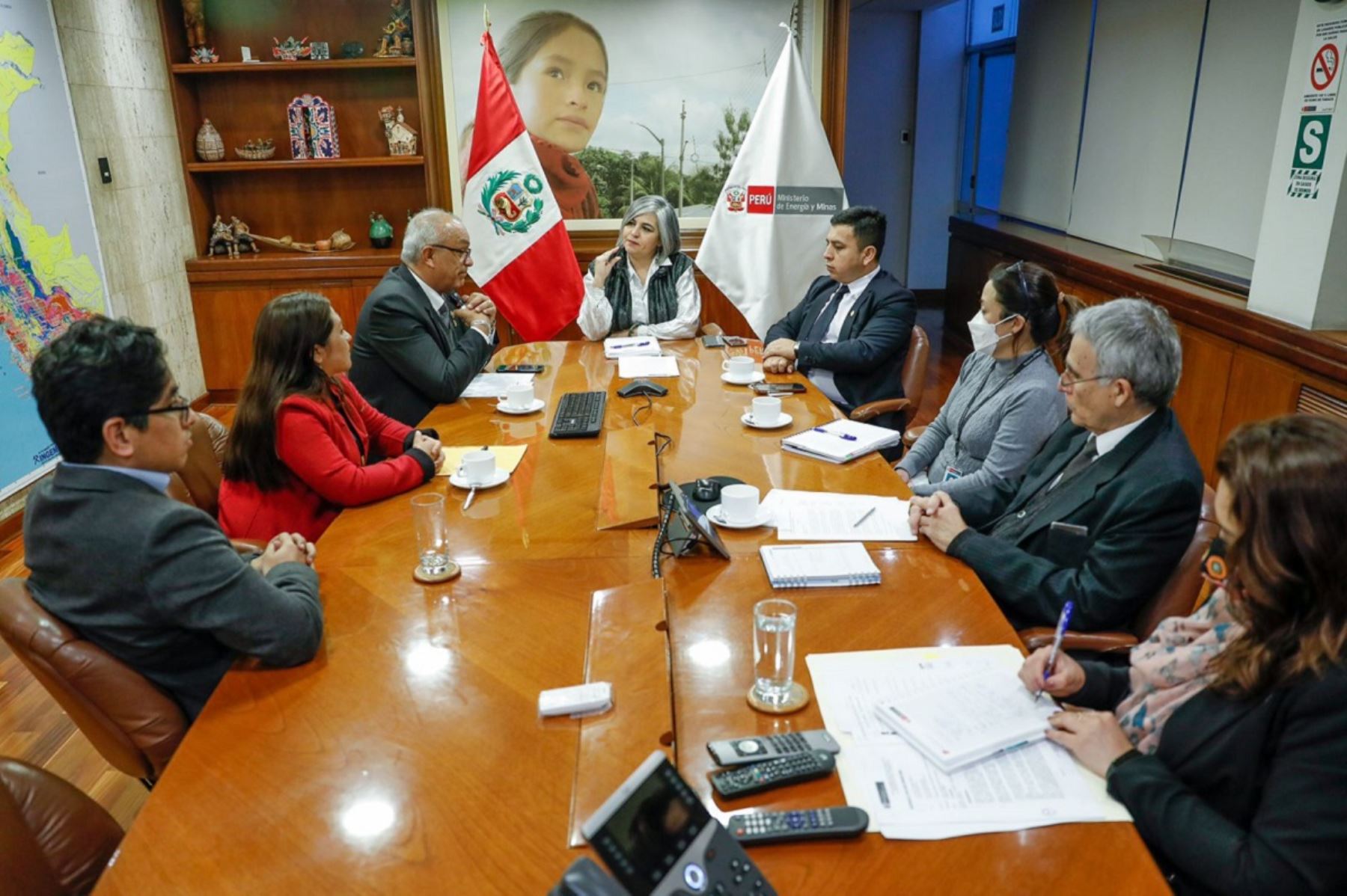 Ministra de Energía y Minas, Alessandra Herrera, anuncia que se creará un grupo de trabajo especializado para un marco normativo que impulse la electromovilidad y el aprovechamiento sostenible del litio. Foto: Cortesía.