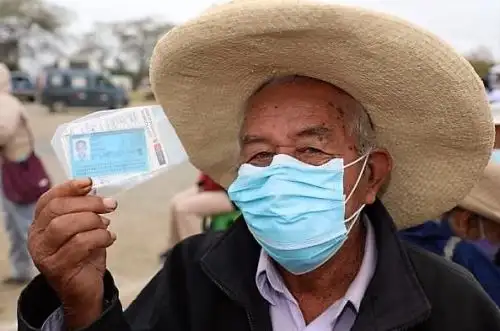 Adultos mayores reciben servicios de Pensión 65.