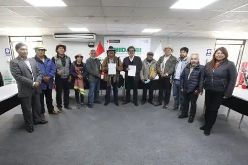 Ministro de Desarrollo Agrario y Riego, Andrés Alencastre, sostuvo reunión con representantes de la Confederación Nacional de Comunidades afectadas por la Minería e Hidrocarburos (Conacamhi-Perú). Foto: Cortesía.