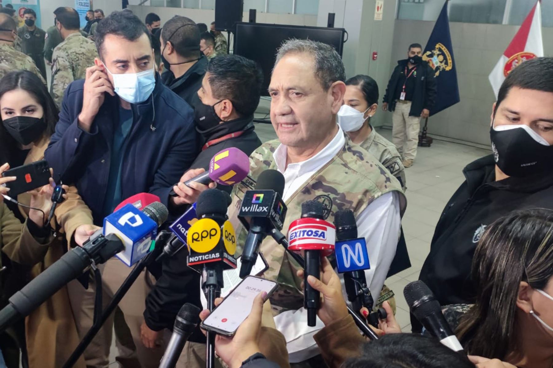 Declaraciones a la prensa del ministro de Defensa, José Luis Gavidia Arrascue. Foto: ANDINA/ Héctor Vinces