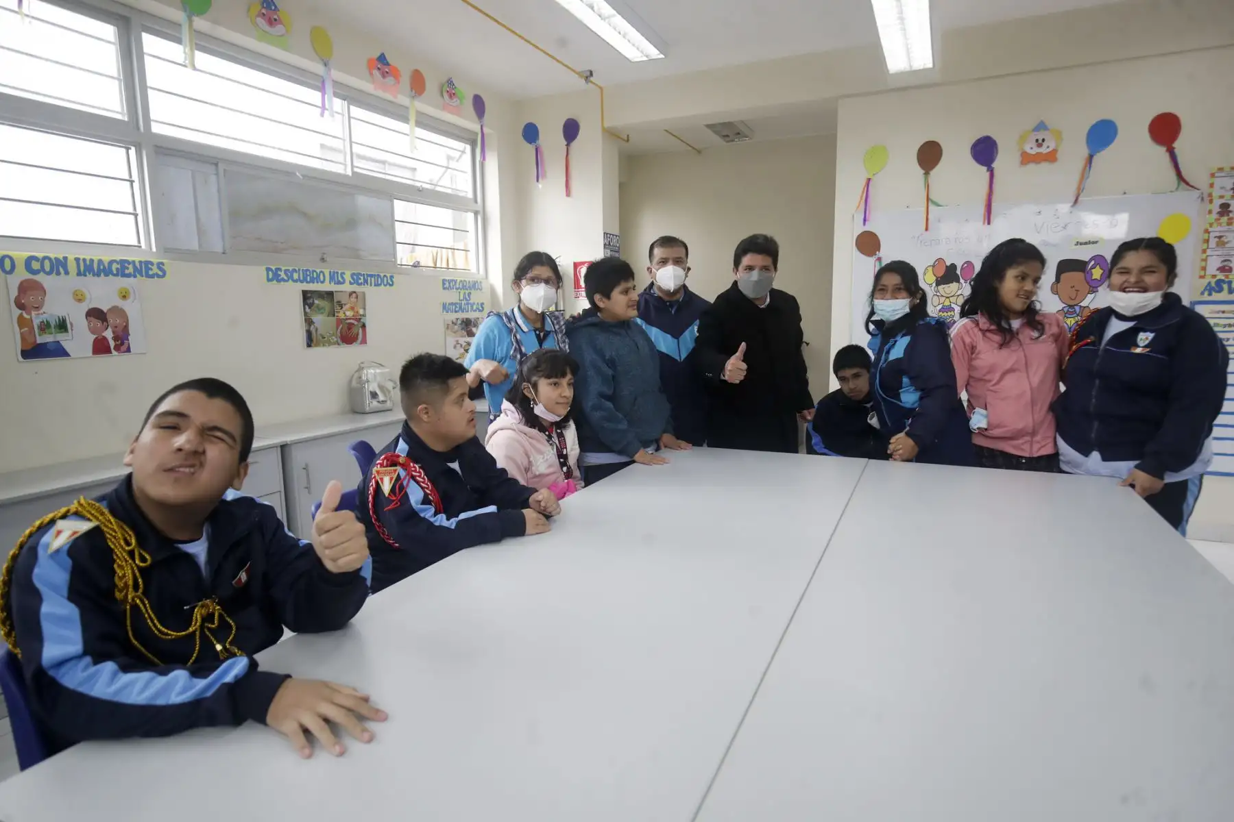 En el marco de las celebraciones por el Día del Niño, que se realiza este 21 de agosto, el presidente de la República, Pedro Castillo Terrones, supervisó el desarrollo de clases de los alumnos del Centro de Educación Básica Especial (CEBE) “Hipólito Unanue” en el Agustino. Foto: ANDINA/ Prensa Presidencia