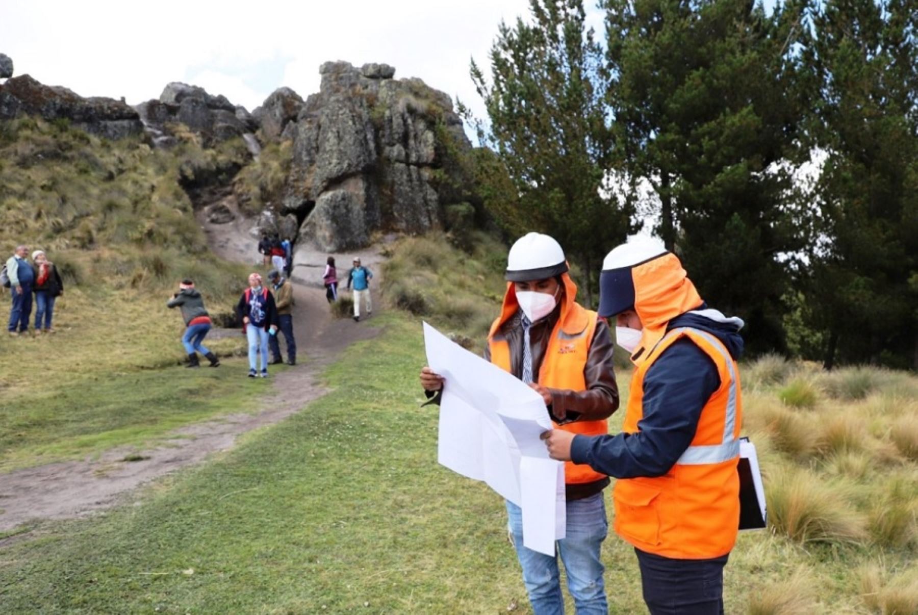 El complejo arqueológico Cumbemayo, ubicado a 19 kilómetros de la ciudad de Cajamarca, será intervenido por el Gobierno Regional de Cajamarca con una inversión de 700,000 soles para mejorar la transitabilidad y señalización lo que permitirá garantizar la seguridad de los turistas en el desplazamiento en el monumento sobre todo en época de lluvia.