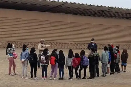 El Ministerio de Cultura, a través del Proyecto Especial Complejo Arqueológico Chan Chan, realizó charlas de sensibilización a los pobladores de las comunidades que se ubican en el entorno del complejo arqueológico, con la finalidad de compartir información sobre el cuidado y preservación del sitio arqueológico, inscrito en la Lista del Patrimonio Mundial de la Unesco.