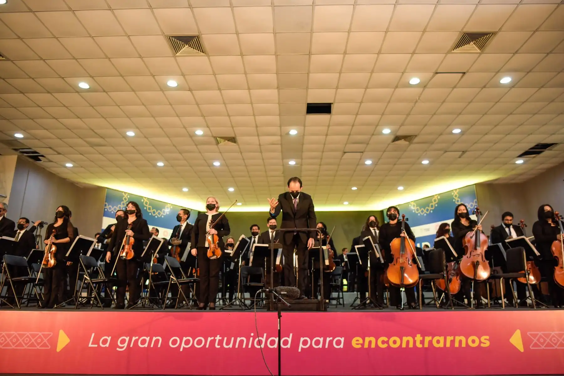 Orquesta Sinfónica Nacional interpretó clásicos mundiales y piezas peruanas como “La flor de la canela” y “El cóndor pasa”. Evento se realizó en la víspera del aniversario del Callao.
Foto: Bicentenario Perú 2021