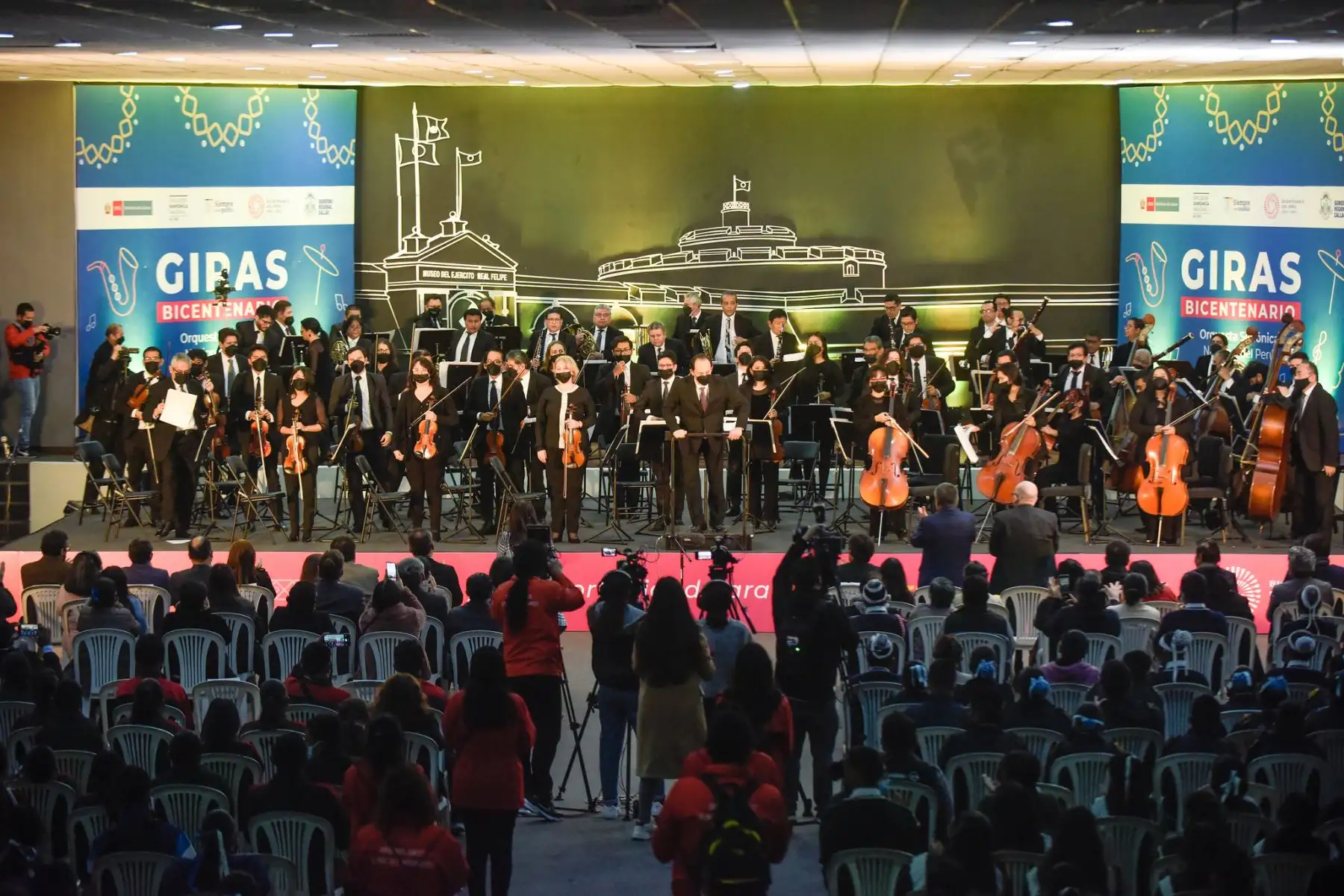 Orquesta Sinfónica Nacional interpretó clásicos mundiales y piezas peruanas como “La flor de la canela” y “El cóndor pasa”. Evento se realizó en la víspera del aniversario del Callao.
Foto: Bicentenario Perú 2021
