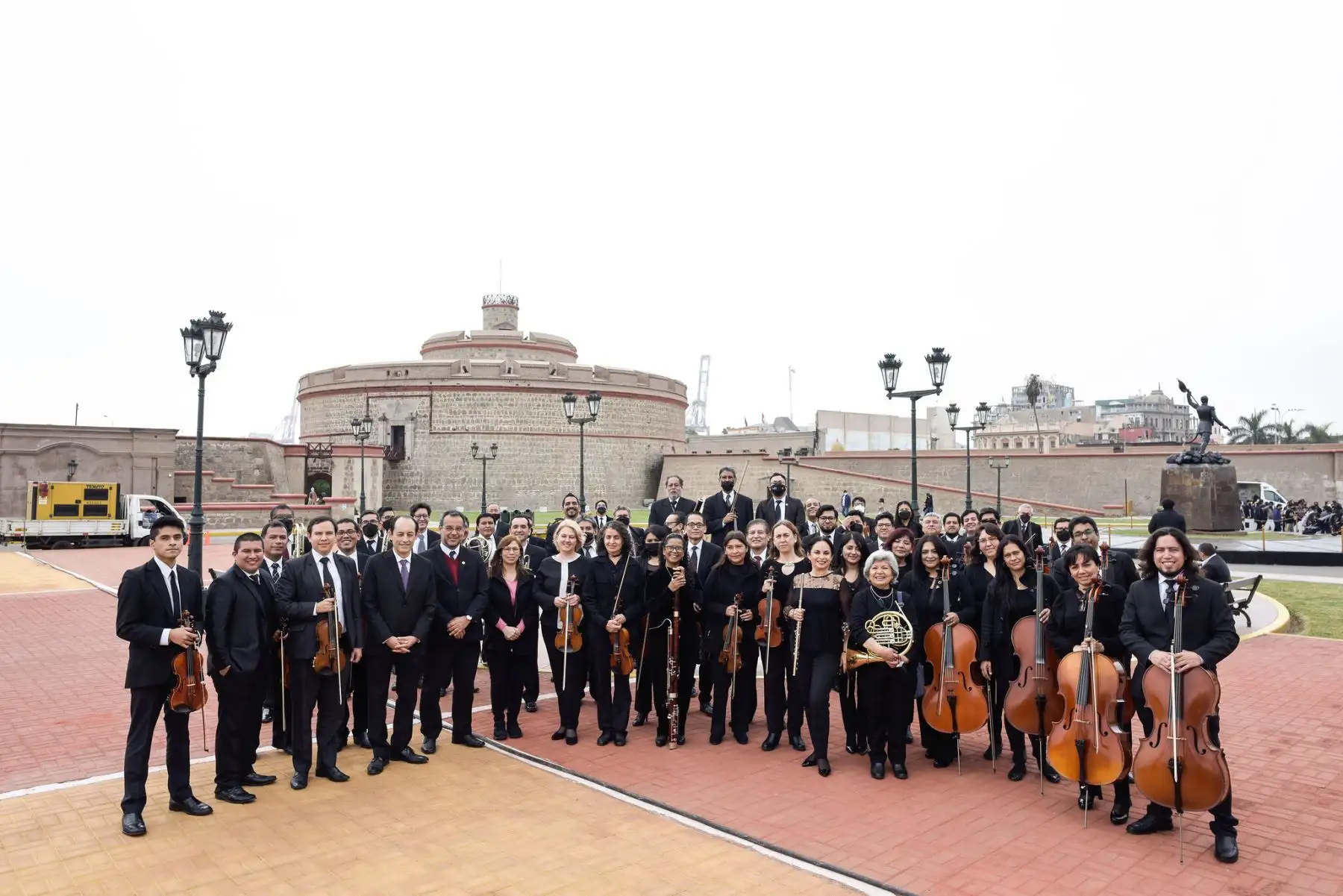 Participaron de la ceremonia de inauguración la Viceministra de Patrimonio Cultural e Industrias Culturales del Ministerio de Cultura, Janie Gómez Guerrero, el Director Ejecutivo del Proyecto Especial Bicentenario, Hildebrando Castro Pozo Chávez y autoridades del Gobierno Regional del Callao.
Foto: Bicentenario Perú 2021