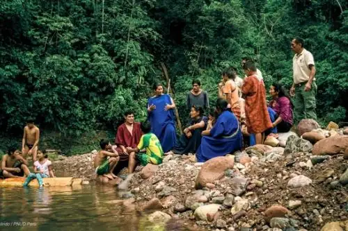 Los defensores ambientales que habitan en zonas aledañas a los bosques o en áreas protegidas son guardianes de los recursos naturales. Foto: Minam