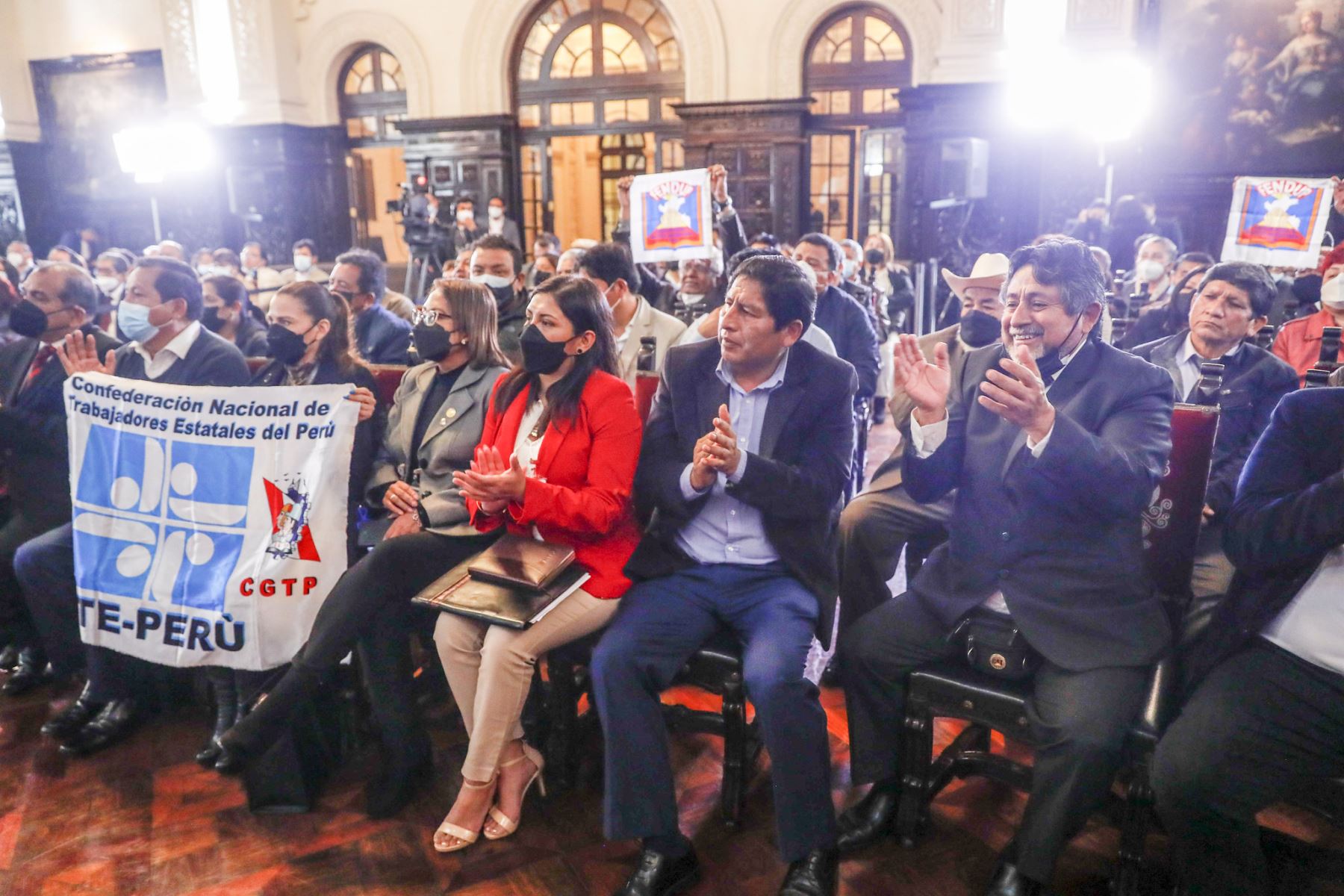 Presidente de la República, Pedro Castillo, sostiene reunión con miembros de la Confederación de Trabajadores Estatales.
Foto: ANDINA/Prensa Presidencia