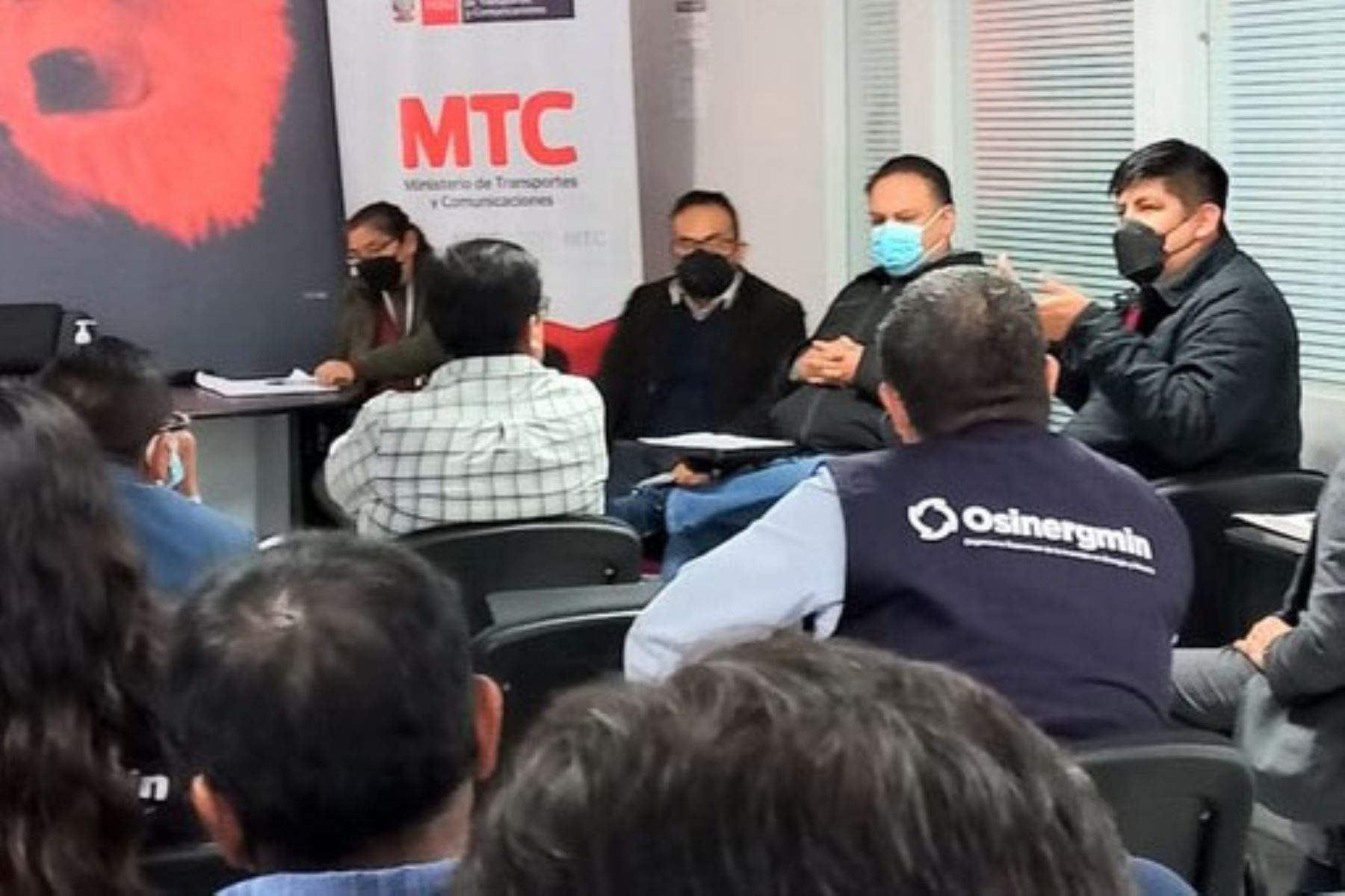 El MTC y los miembros de la Mesa Técnica de Alto Nivel se reunieron en la ciudad de Arequipa con los dirigentes transportistas del país para encontrar soluciones a la problemática que enfrentan los gremios del transporte en el país. ANDINA/ MTC