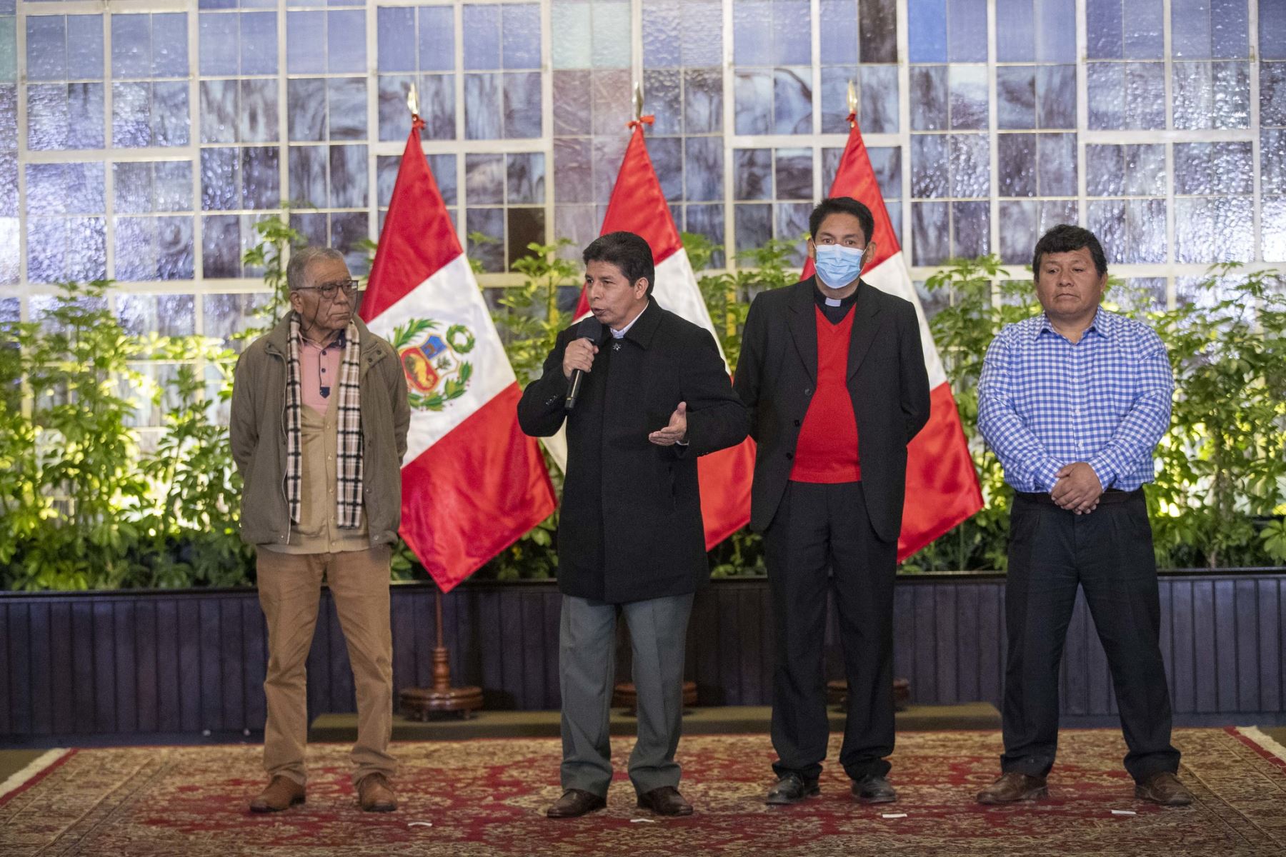 Presidente Pedro Castillo se reúne  con dirigentes sociales de la Institución de Apoyo a los Pueblos Olvidados (INAPO).
Foto: ANDINA/Prensa Presidencia