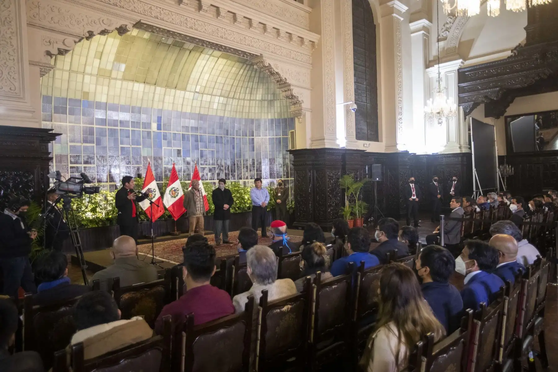 Presidente Pedro Castillo se reúne  con dirigentes sociales de la Institución de Apoyo a los Pueblos Olvidados (INAPO).
Foto: ANDINA/Prensa Presidencia
