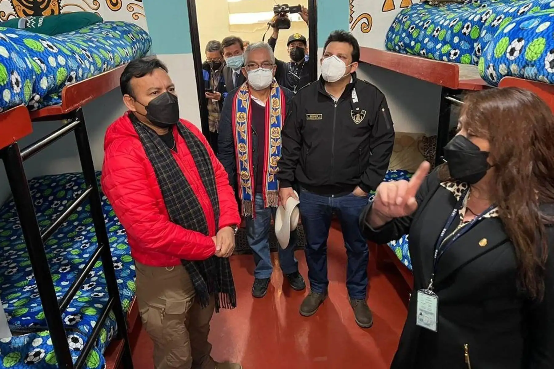 Con el objetivo de verificar las condiciones penitenciarias que contribuyan al proceso de resocialización, el titular del MINJUSDH, Felix Chero
, realizó una visita de supervisión al E.P. Sicuani.
Foto: MINJUSDH