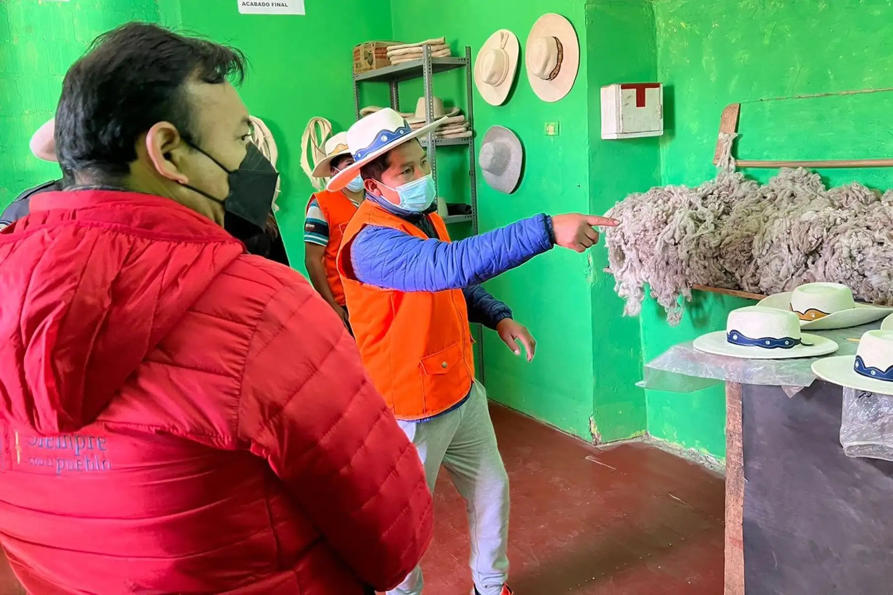 Con el objetivo de verificar las condiciones penitenciarias que contribuyan al proceso de resocialización, el titular del MINJUSDH, Felix Chero, realizó una visita de supervisión al E.P. Sicuani.
Foto: MINJUSDH