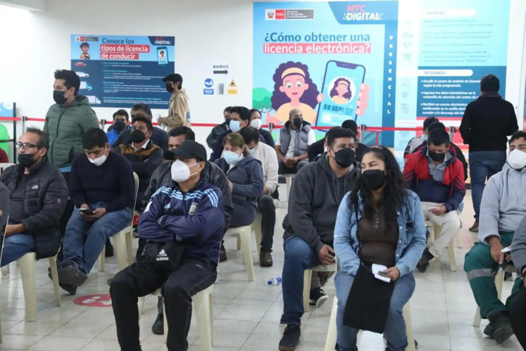MTC entregó cerca de 6 mil licencias de conducir físicas durante dos días de jornada extraordinaria.
La entidad también emitió 1749 brevetes electrónicos a los ciudadanos que tramitaron su documento entre el 18 y 19 de agosto.
Foto: MTC