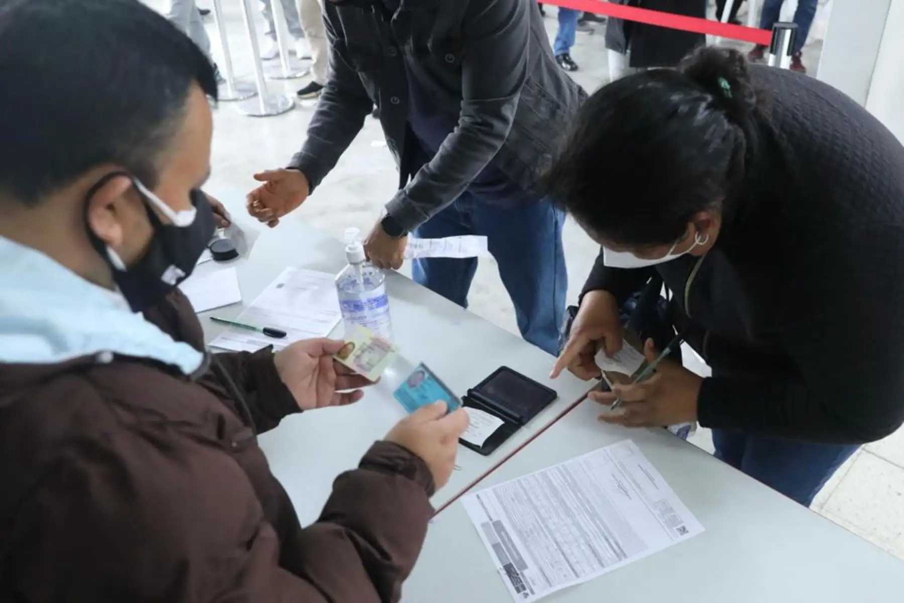 MTC entregó cerca de 6 mil licencias de conducir físicas durante dos días de jornada extraordinaria.
La entidad también emitió 1749 brevetes electrónicos a los ciudadanos que tramitaron su documento entre el 18 y 19 de agosto.
Foto: MTC