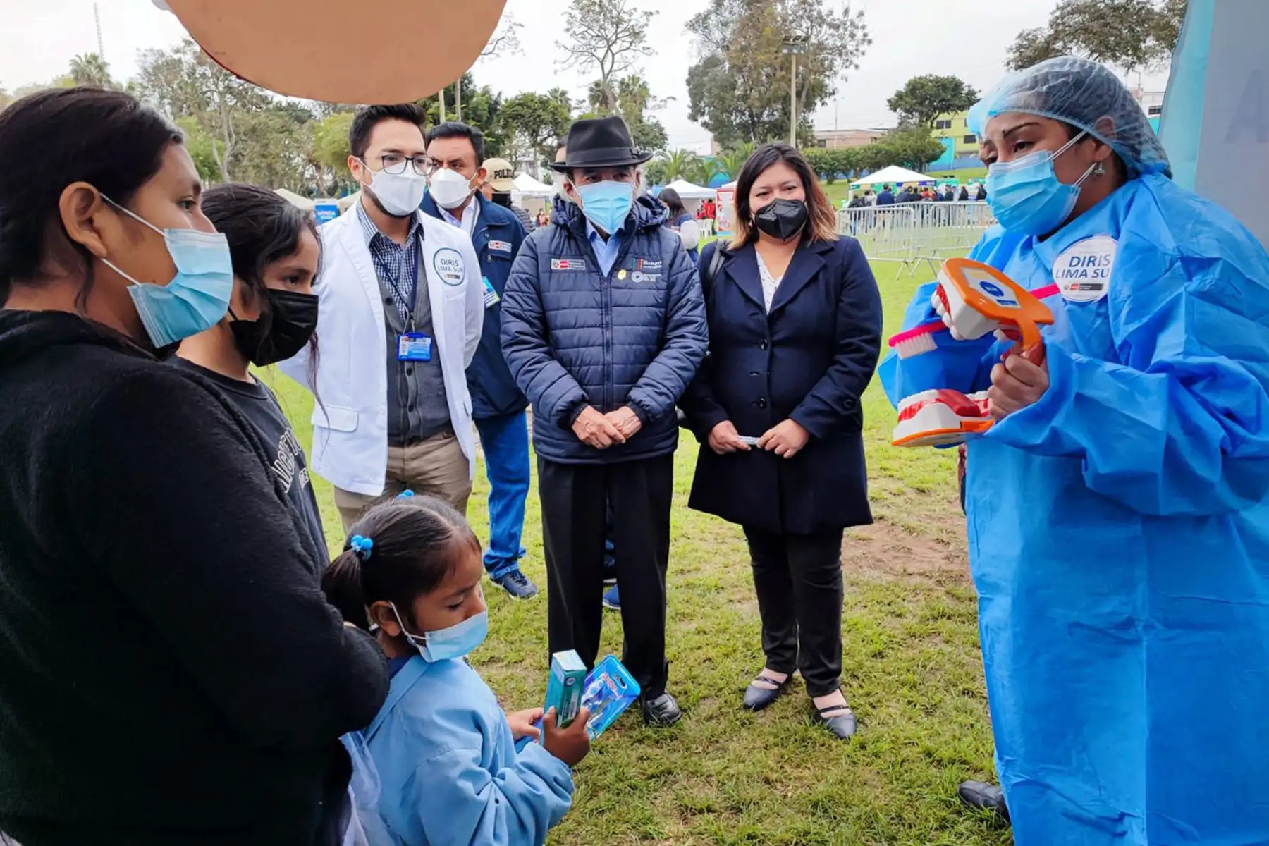 En el marco de la celebración  por el ”Día del Niño”, la Diris Lima Sur a través del Ministerio de Salud promueve la jornada multisectorial que continúa con las jornadas de vacunación  en el Parque Huascar en Villa El Salvador.
Foto: Diris Lima Sur