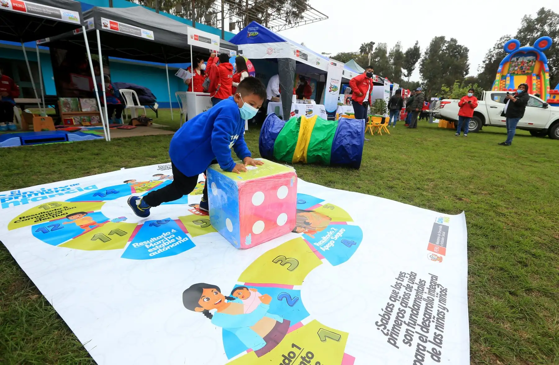 Feria por el  Día del Niño en el Parque Zonal Huáscar de Villa El Salvador.
Foto; Mindef