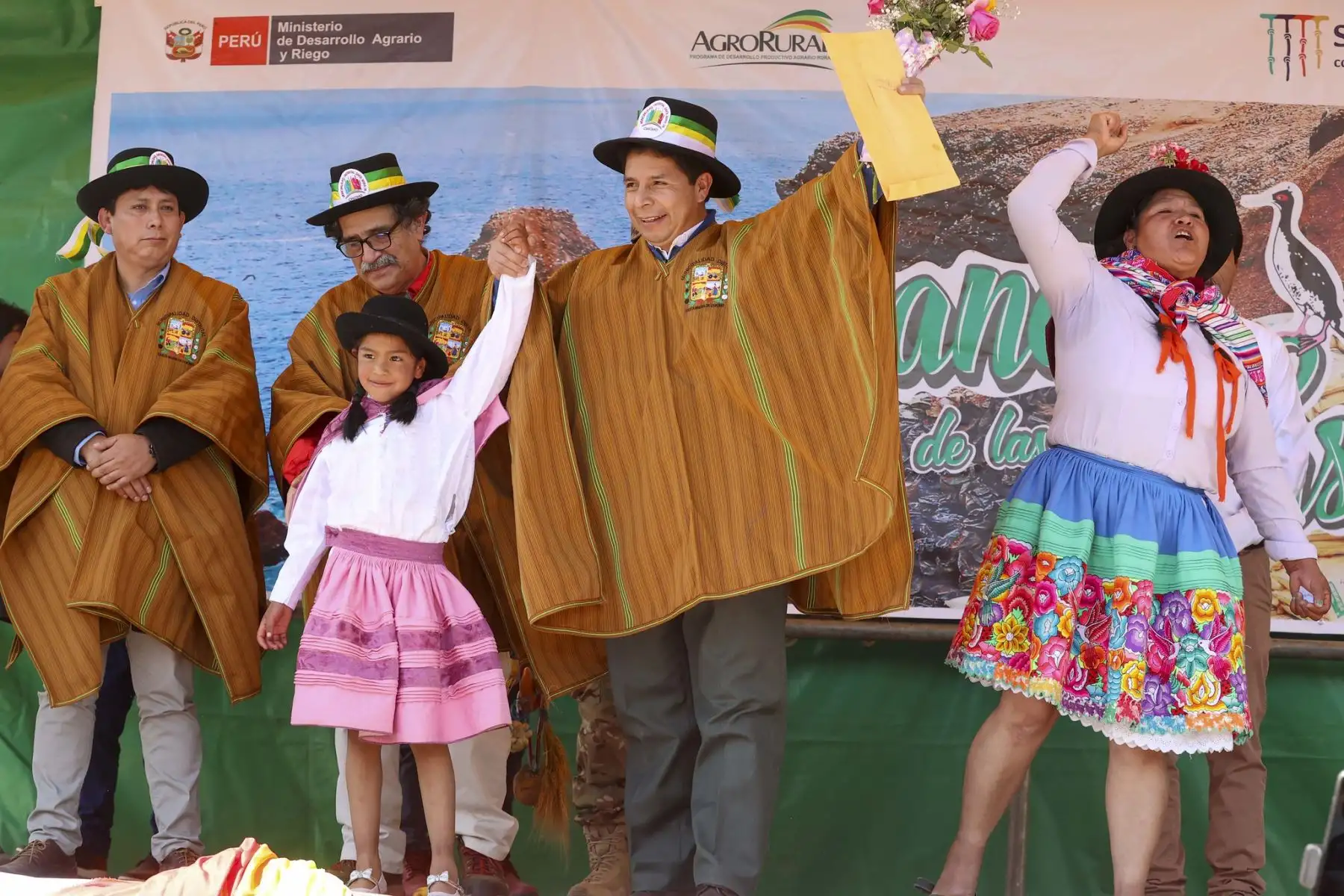 Presidente Pedro Castillo entrega fertilizantes y maquinarias en el centro poblado Moyobamba Baja en la provincia de Andahuaylas, región Apurímac.
Foto: ANDINA/Prensa Presidencia