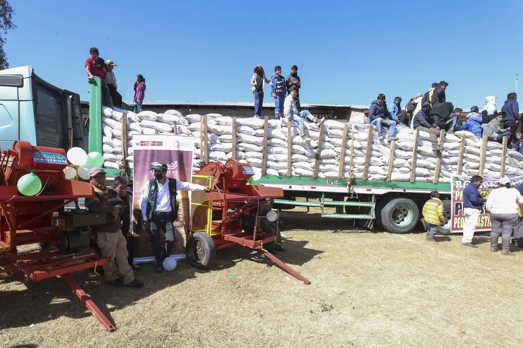 Presidente Pedro Castillo entrega fertilizantes y maquinarias en el centro poblado Moyobamba Baja en la provincia de Andahuaylas, región Apurímac.
Foto: ANDINA/Prensa Presidencia