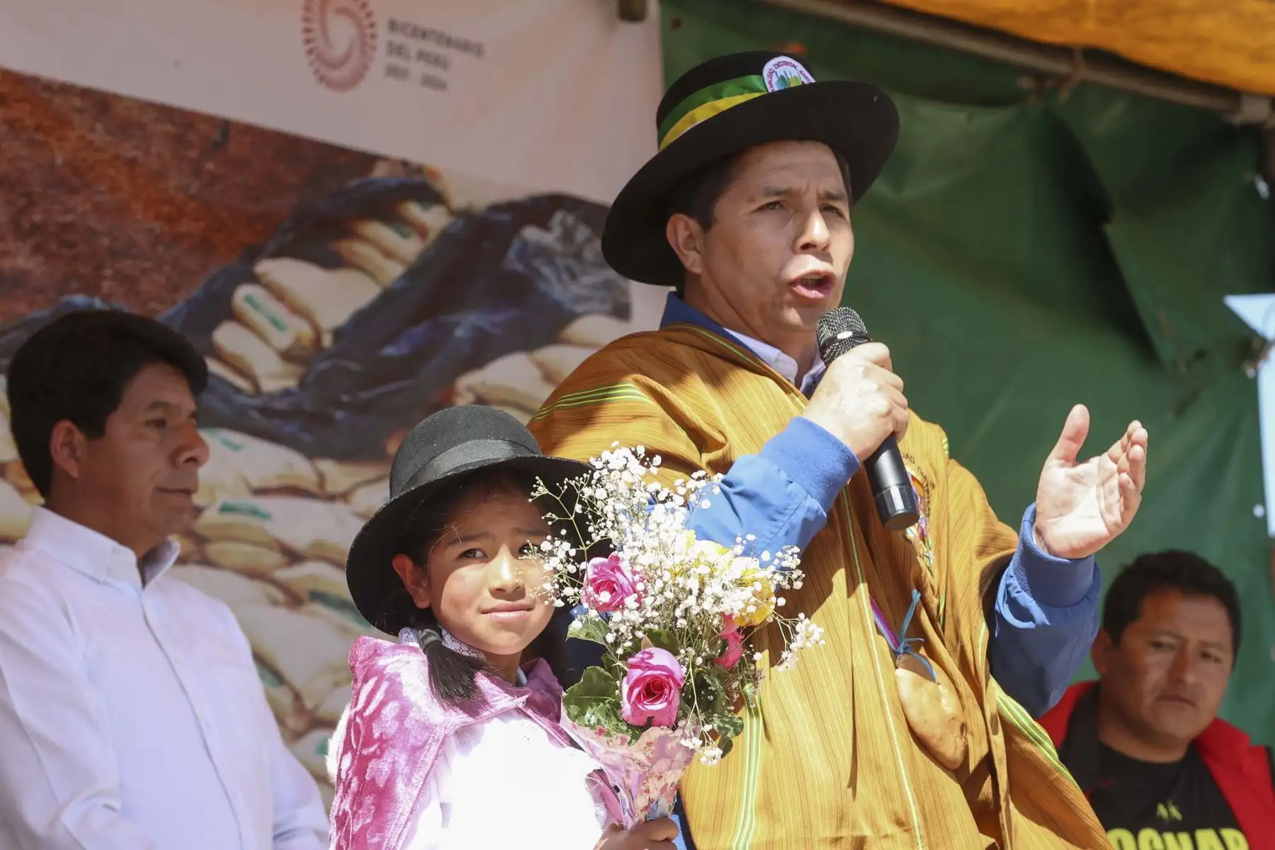 Presidente Pedro Castillo entrega fertilizantes y maquinarias en el centro poblado Moyobamba Baja en la provincia de Andahuaylas, región Apurímac.
Foto: ANDINA/Prensa Presidencia