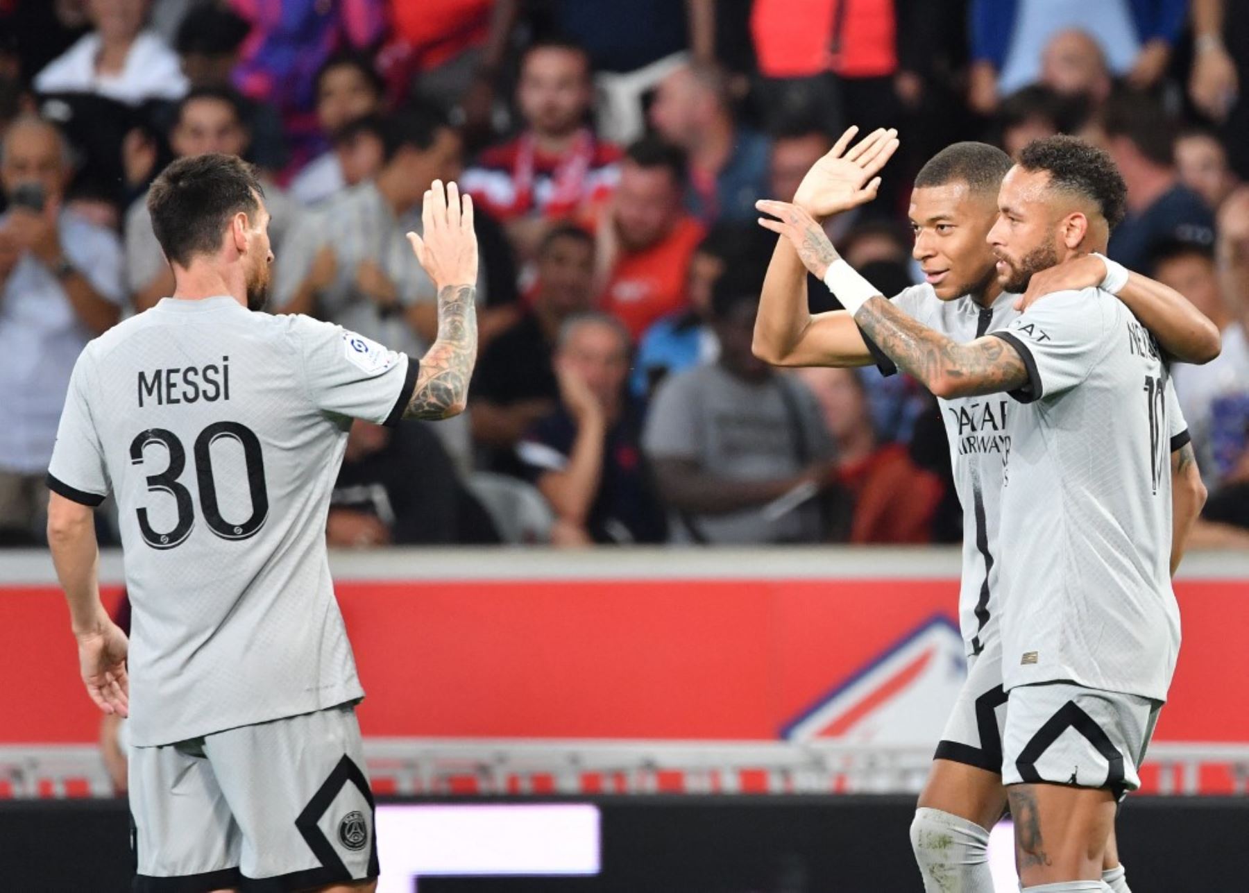 Neymar, Mbappé y Messi encaminaron al PSG ante el Lille