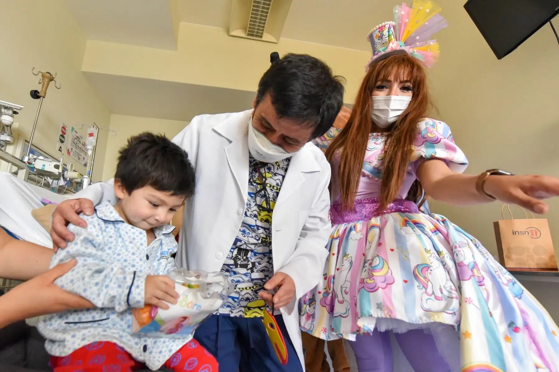 Momentos de magia y alegría vivieron cerca de 300 menores que se encuentran hospitalizados en el INSN-San Borja, durante las celebraciones por el Día del Niño. Foto: INSN-San Borja