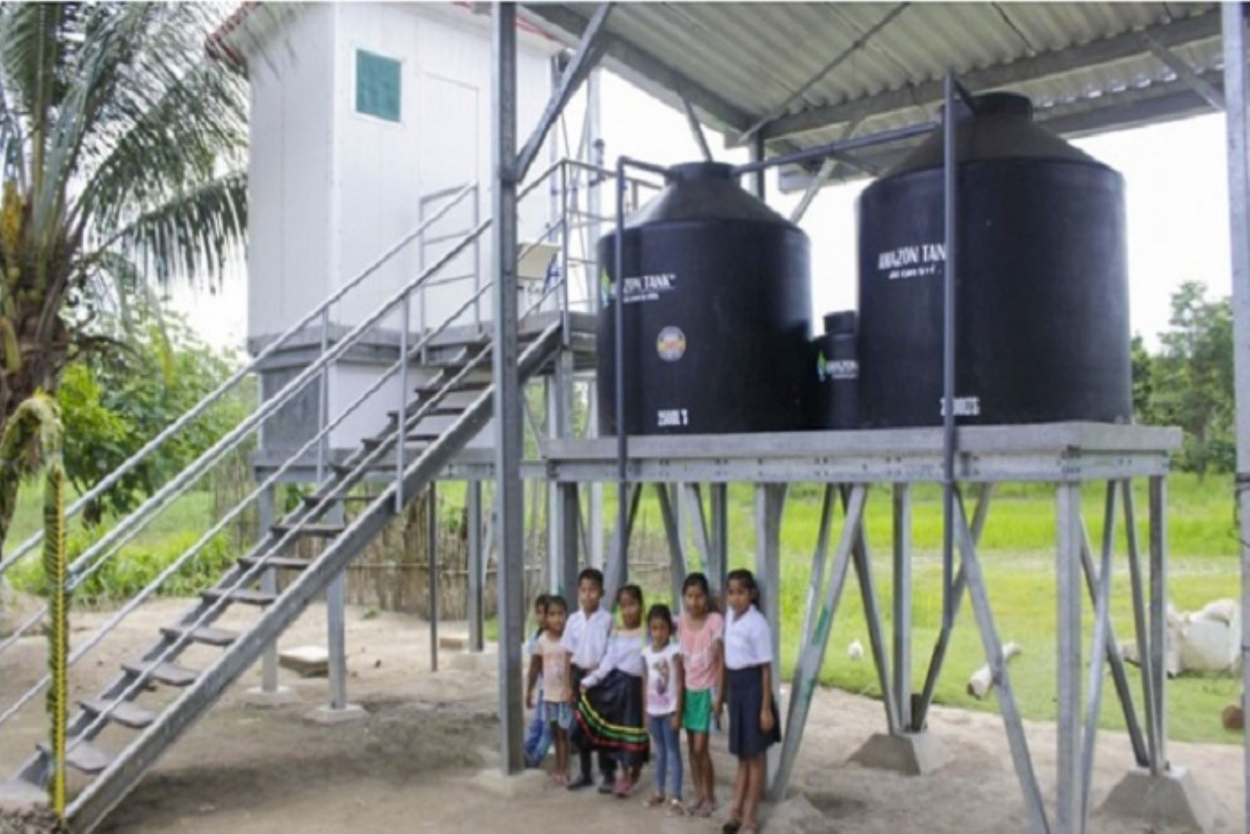 Obra permite la dotación de agua potable para más de 220 ciudadanos y seis centros educativos.