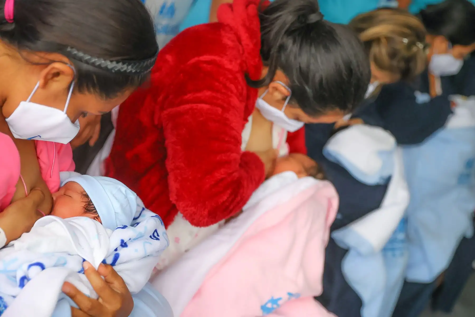 En marco de la Semana de la Lactancia Materna, el Hospital Nacional Edgardo Rebagliati - EsSalud entrega coronas a los bebés mamoncitos 2022.
Foto: ANDINA/Andrés Valle